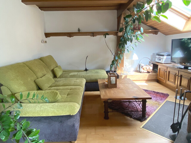 Großzügige 4-Zimmer-Wohnung mit Garten und Hauscharakter
