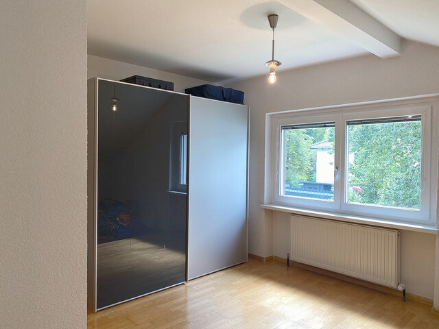 Großzügige 4-Zimmer-Wohnung mit Garten und Hauscharakter