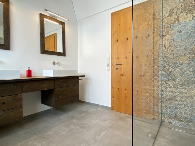 Großzügige 4-Zimmer-Wohnung mit Garten und Hauscharakter