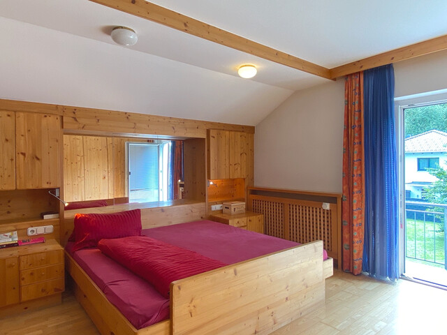 Großzügige 4-Zimmer-Wohnung mit Garten und Hauscharakter