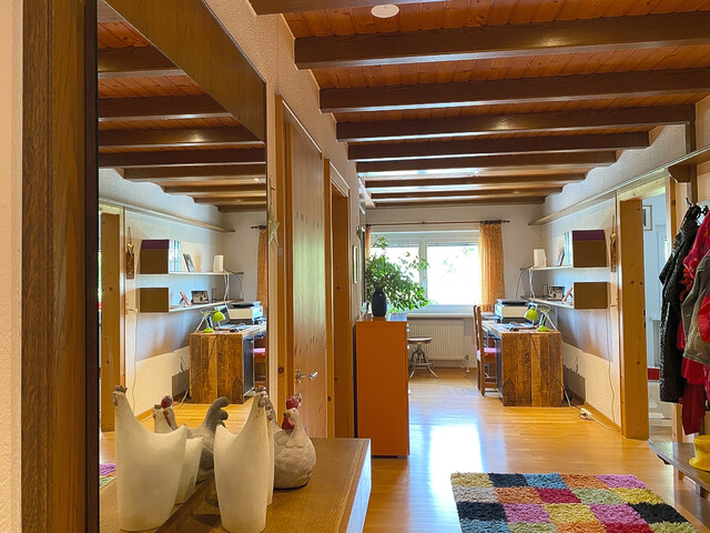 Großzügige 4-Zimmer-Wohnung mit Garten und Hauscharakter