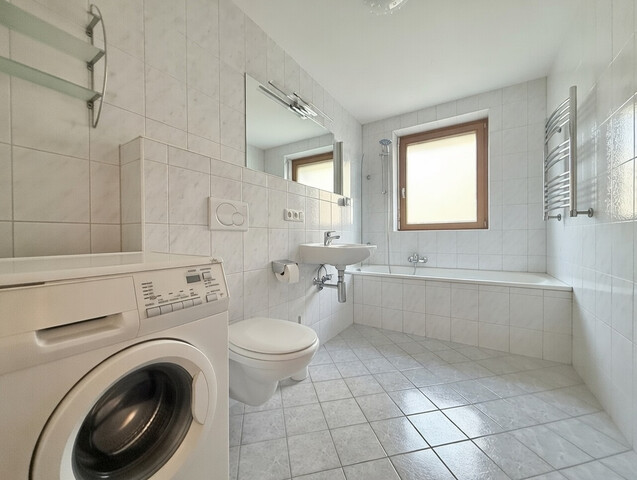 3 Zimmer-Wohnung  |  Loggia  |  Weitblick  | Carport