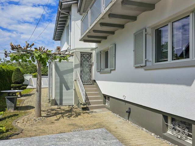 Großzügige Villa mit Pool in Bregenz: Luxuriöses Wohnen auf 239m² mit Einliegerwohnung und separatem Büro