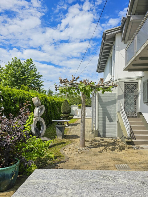 Großzügige Villa mit Pool in Bregenz: Luxuriöses Wohnen auf 239m² mit Einliegerwohnung und separatem Büro