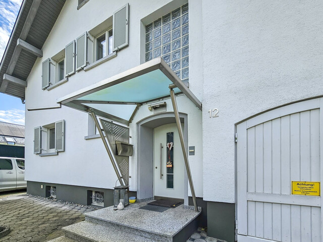 Großzügige Villa mit Pool in Bregenz: Luxuriöses Wohnen auf 239m² mit Einliegerwohnung und separatem Büro