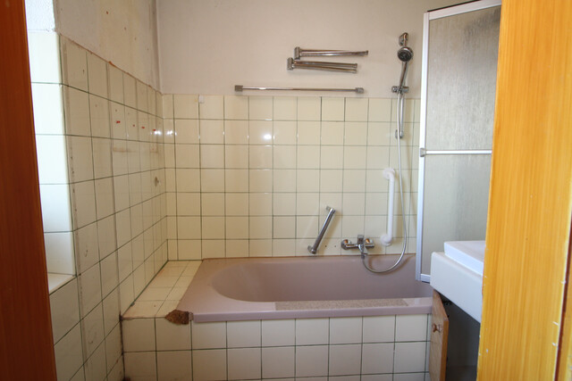 3 1/2 Zimmer-Wohnung - gut eingeteilt - renovierungsbedürftig - provisionsfrei