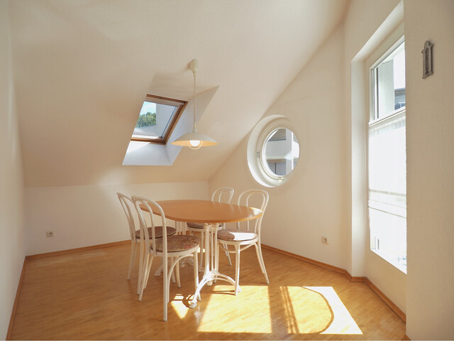 Sonnige 2 Zimmer Dachgeschosswohnung in Tisis