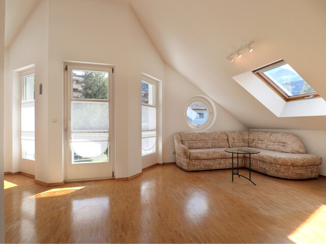 Sonnige 2 Zimmer Dachgeschosswohnung in Tisis