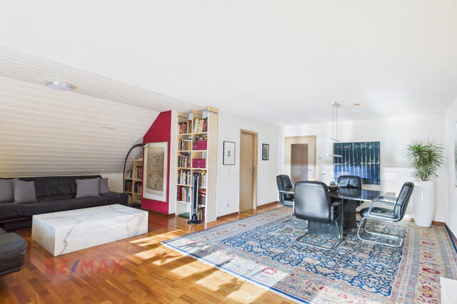 Zweistöckige Dachgeschosswohnung mit 5 Zimmern