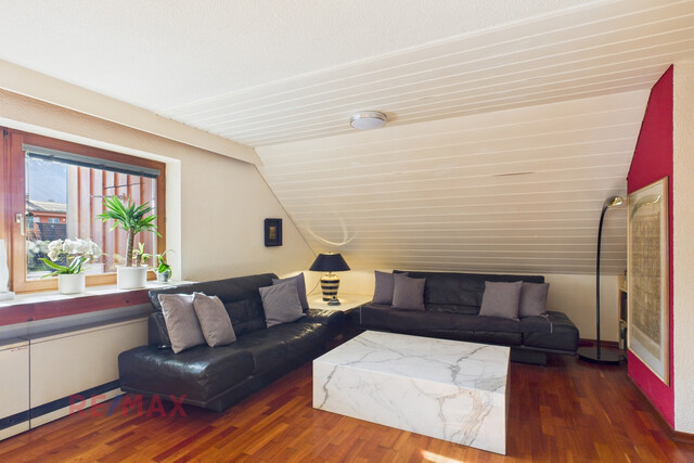 Zweistöckige Dachgeschosswohnung mit 5 Zimmern