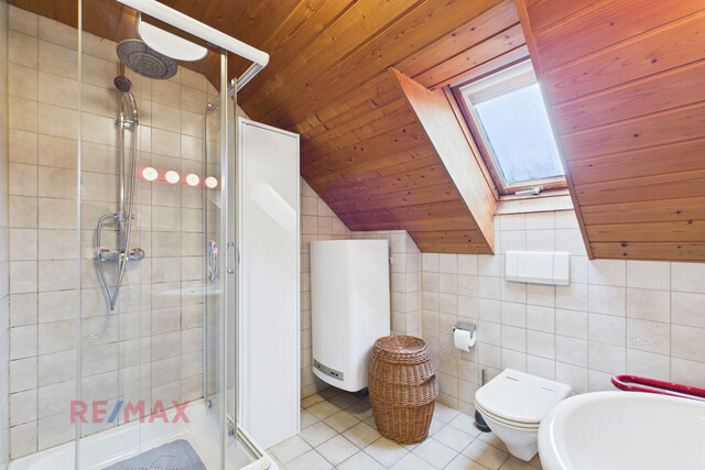 Zweistöckige Dachgeschosswohnung mit 5 Zimmern