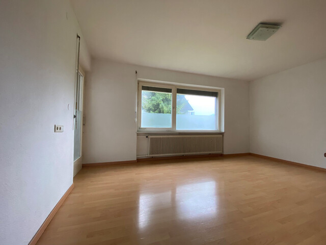 "ohne Provision" helle, geräumige 3 Zimmer Wohnung mit Balkon u Garten