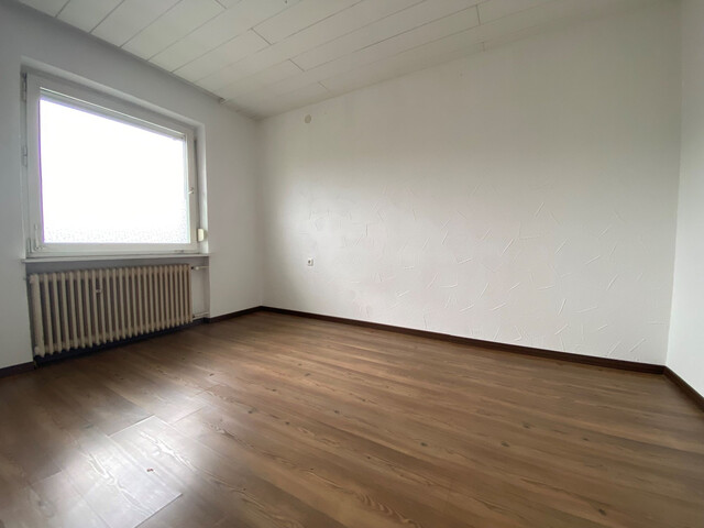 "ohne Provision" helle, geräumige 3 Zimmer Wohnung mit Balkon u Garten