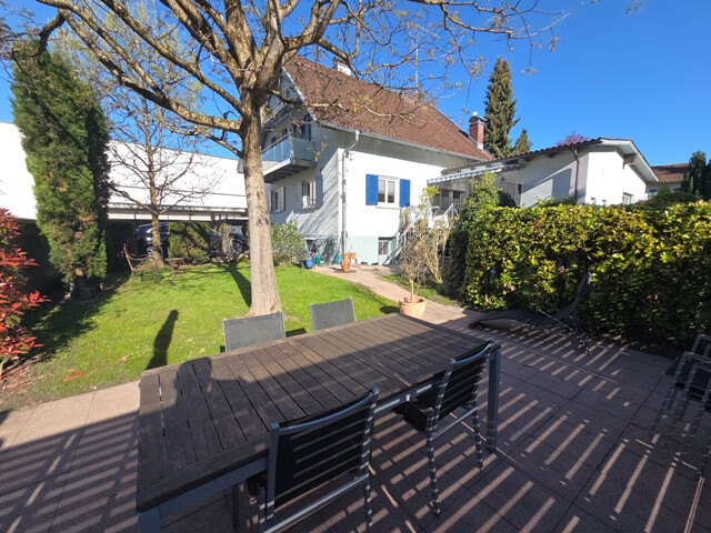 Bezauberndes Einfamilienhaus mit Einliegerwohnung und schönem Garten in zentraler Lage von Altach!