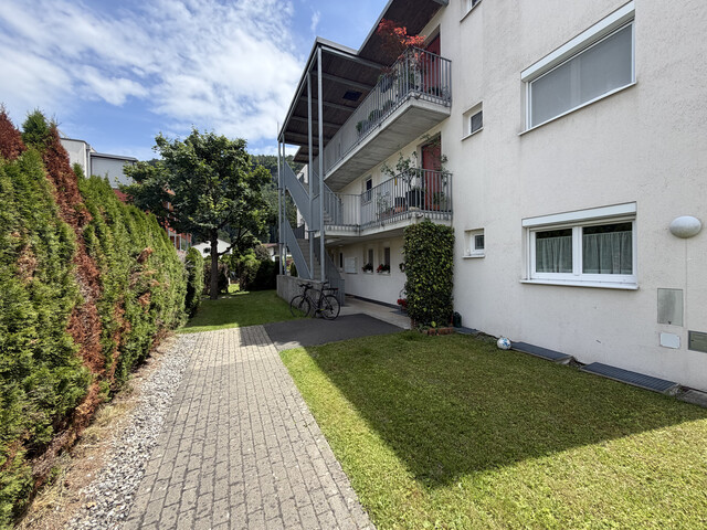 Schöne und sonnige  3-Zimmer-Wohnung mit 2 Tiefgaragenplätzen