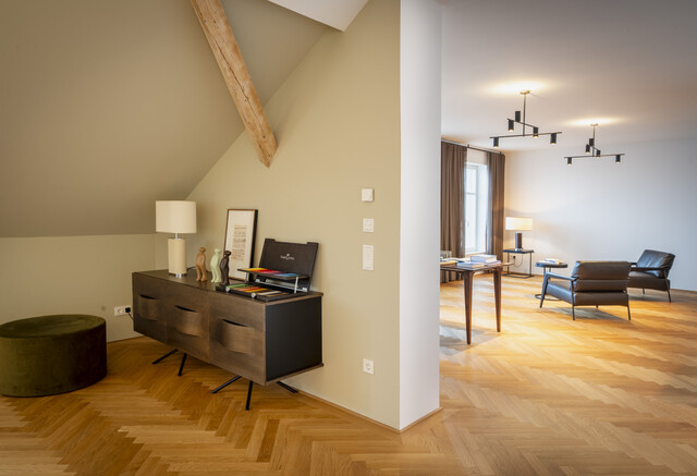 Dachgeschosswohnung in historischer Villa