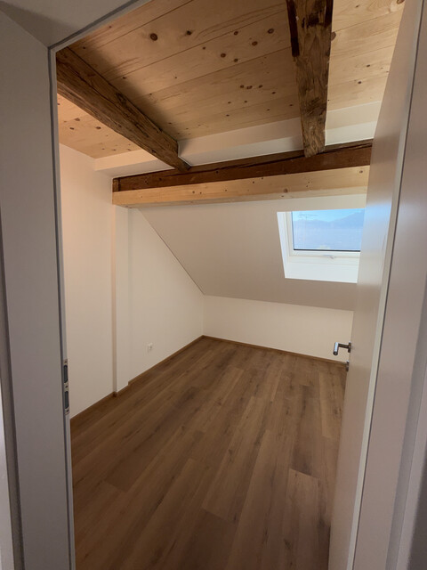 Neue Dachgeschosswohnung mit Charme in Dreiparteienhaus in Feldkirch/ Nofels