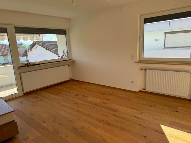„Top renovierte 4-Zimmer-Wohnung mit 2 Balkonen, Bergblick & Tiefgarage in Lustenau“