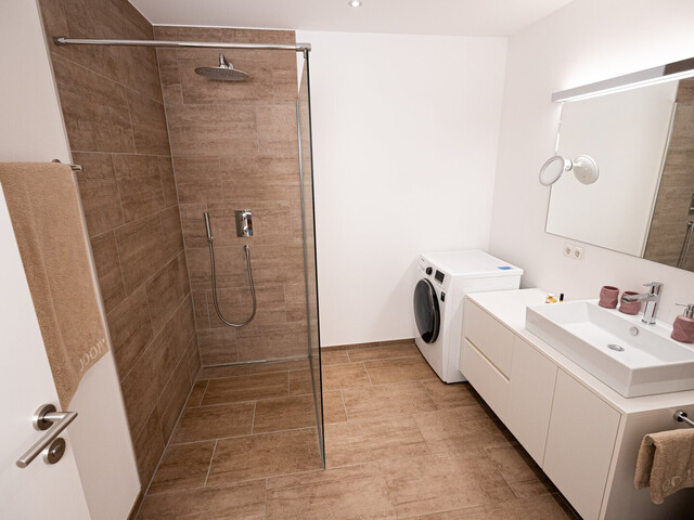 Elegante 2-Zimmer-Wohnung in ruhiger Lage von Lochau mit Tischlermöbel ausgestattet