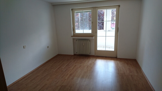 Sonnige und geräumige 3,5 Zimmer-Wohnung mit Parkplatz