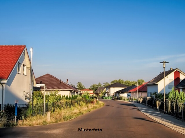 Großzügiges Wohnen im hochwertigen Bungalow mit Teilkeller und Carport für zwei Fahrzeuge