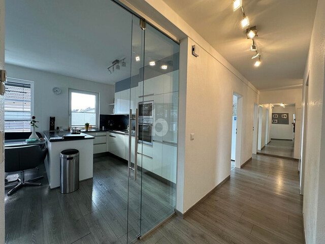 LICHTDURCHFLUTETER WOHNHIT MIT GROßER SONNENTERRASSE & HOCHWERTIGER AUSSTATTUNG