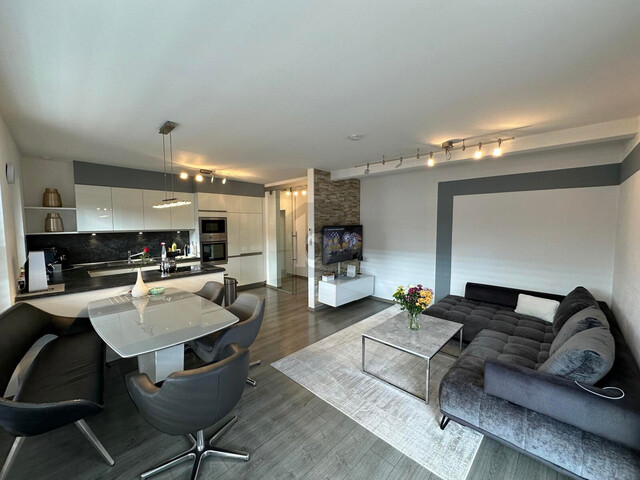 LICHTDURCHFLUTETER WOHNHIT MIT GROßER SONNENTERRASSE & HOCHWERTIGER AUSSTATTUNG