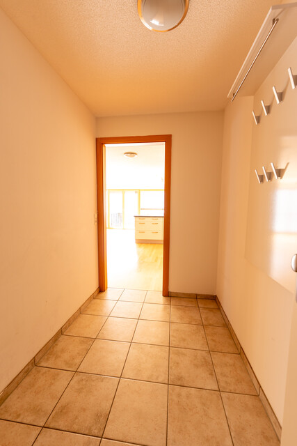 Helle, teilmöblierte 2-Zimmer Wohnung mit Balkon - zentral & ruhig gelegen | Ab sofort verfügbar