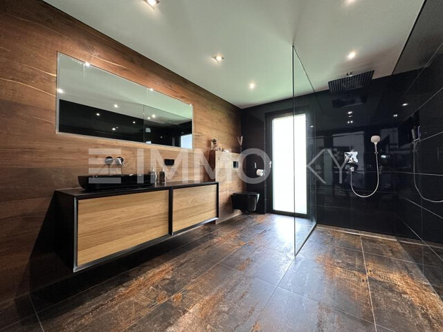 Edler Bungalow voll unterkellert inkl. Garage