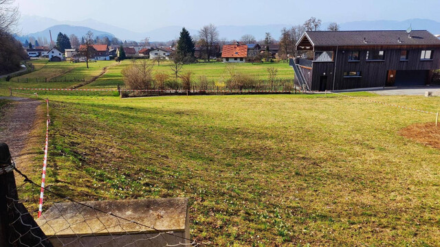 Wunderschönes provisionsfreies Baugrundstück mit 860m2 am Waldrand in Hohenems zu verkaufen! Teilung möglich
