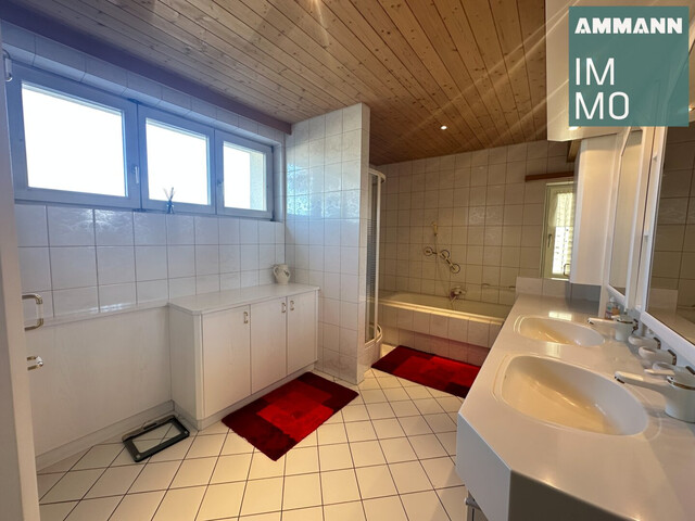 Zuhause im Zentrum: Großzügige Dachgeschosswohnung mit Dachterrasse zu vermieten