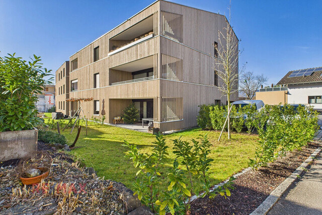 Moderne, helle 2-Zimmer Dachgeschosswohnung im Zentrum von Muntlix