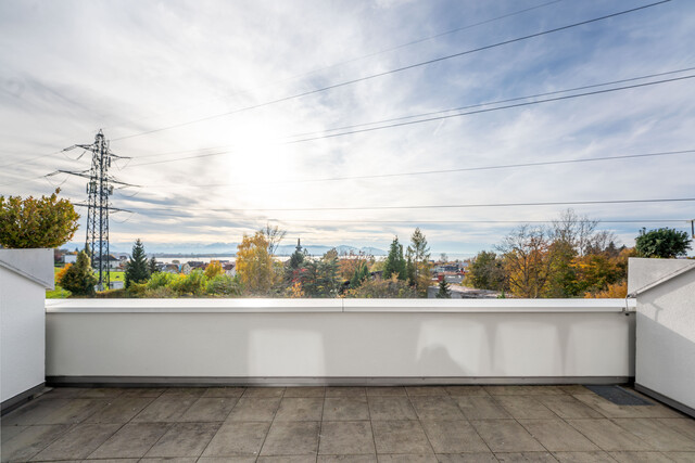MIETE: 4-Zimmer-Dachgeschosswohnung mit Seeblick  in Lochau