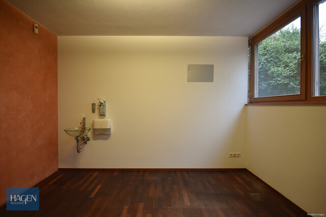 Renditestarkes Gewerbeobjekt in frequentierter Lage - Zweistöckige Praxis-/Gewerbefläche