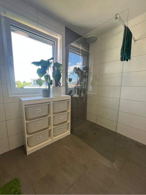 Moderne Dachgeschoss-Wohnung mit großzügiger Sonnen-Terrasse und Tiefgaragenplatz - PROVISIONSFREI