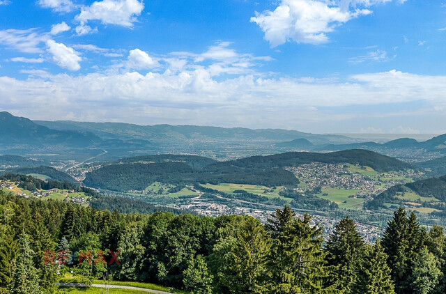 Ferienwidmung inklusive: Baugrundstücke auf Bazora verfügbar