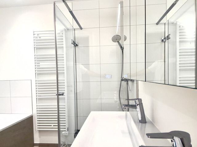 3 Zimmer Gartenwohnung Süd-West orientiert . SEEnahes FREIstehendes DREIgeschoßiges Wohngebäude  Angrenzend an Weingärten. In Sackgasse. T2