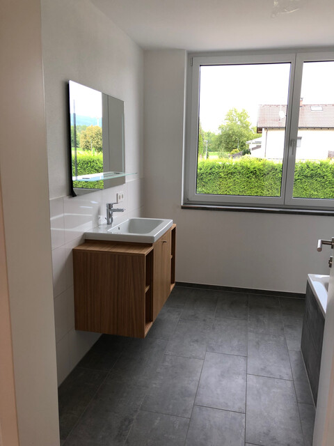 Geräumige 3 Zimmerwohnung mit Terrasse, Abstellraum, Keller und Fahrradabstellraum in zentraler Lage