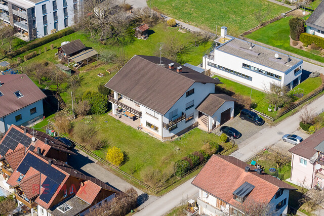Zweiparteienhaus in Lauteracher Toplage mit fast 1.000m² Grundstück