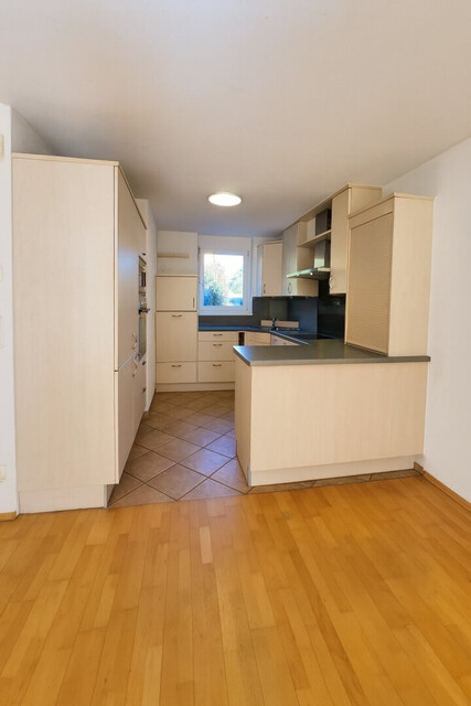 Architekten-Doppelhaushälfte mit Stil, Garten & Großzügige Terrasse im Obergeschoss