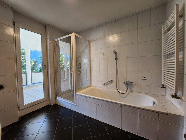 Architekten-Doppelhaushälfte mit Stil, Garten & Großzügige Terrasse im Obergeschoss