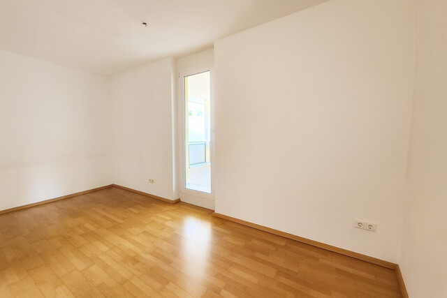 Architekten-Doppelhaushälfte mit Stil, Garten & Großzügige Terrasse im Obergeschoss