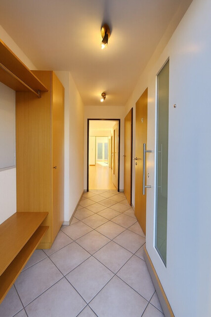 Architekten-Doppelhaushälfte mit Stil, Garten & Großzügige Terrasse im Obergeschoss