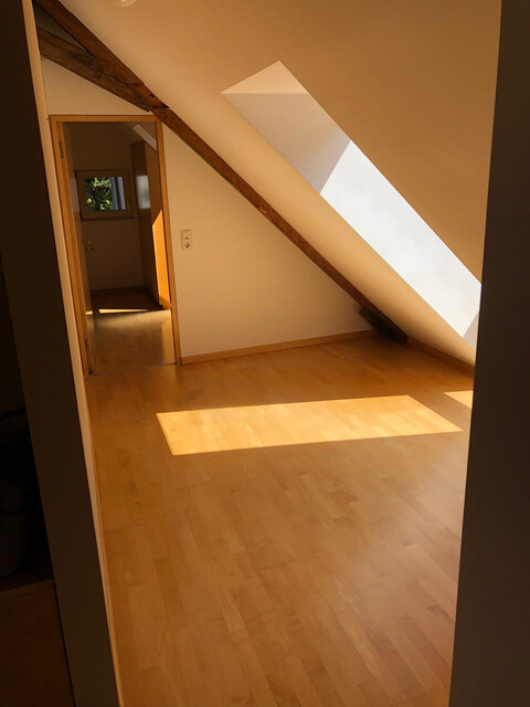 Möblierte Dachgeschosswohnung zur Kurzzeitmiete mitten in der Stadt zu vermieten!