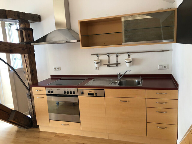 Möblierte Dachgeschosswohnung zur Kurzzeitmiete mitten in der Stadt zu vermieten!