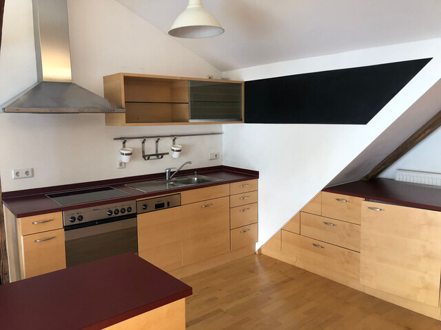 Möblierte Dachgeschosswohnung zur Kurzzeitmiete mitten in der Stadt zu vermieten!