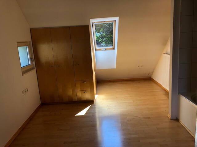 Möblierte Dachgeschosswohnung zur Kurzzeitmiete mitten in der Stadt zu vermieten!