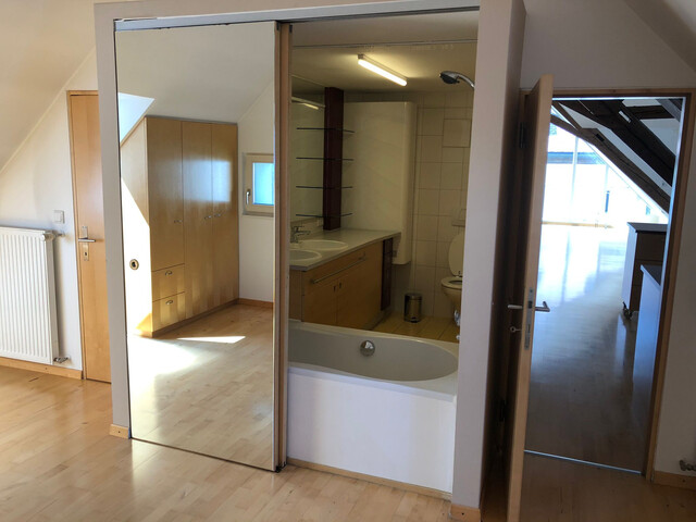 Möblierte Dachgeschosswohnung zur Kurzzeitmiete mitten in der Stadt zu vermieten!