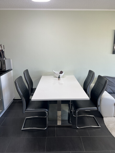 Schöne, helle, möblierte 4 Zimmer-Wohnung 