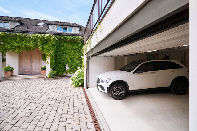 Exklusive Villa im Landhausstil mit spektakulärem Panorama- und Seeblick 